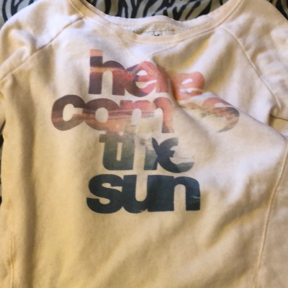 Sweat shirt.